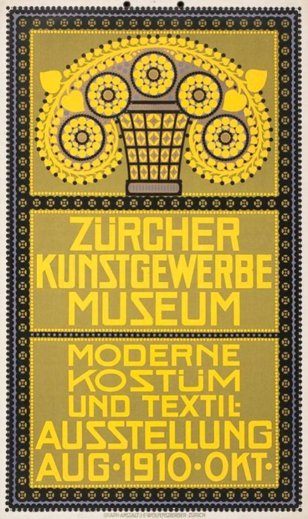 Ein Plakat für das Zücher Kunstgewerbe Museum in Berlin, Deutschland, 1910, mit einem gelben Hintergrund, einer Schwarz-Weiß-Illustration eines Museumsgebäudes und der Schrift 'Zurcher Kunsthwerbe Museum' in fetter schwarzer Schrift.
