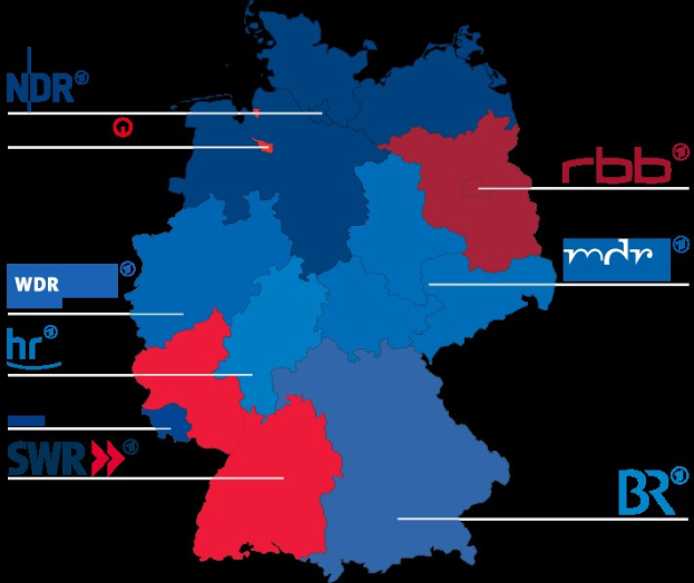Eine Deutschlandkarte mit in rot und blau hervorgehobenen Bundesländern, die die Ergebnisse der Wahl von 2016 zeigt, einschließlich der Namen der Kandidaten und des Wahltermins.