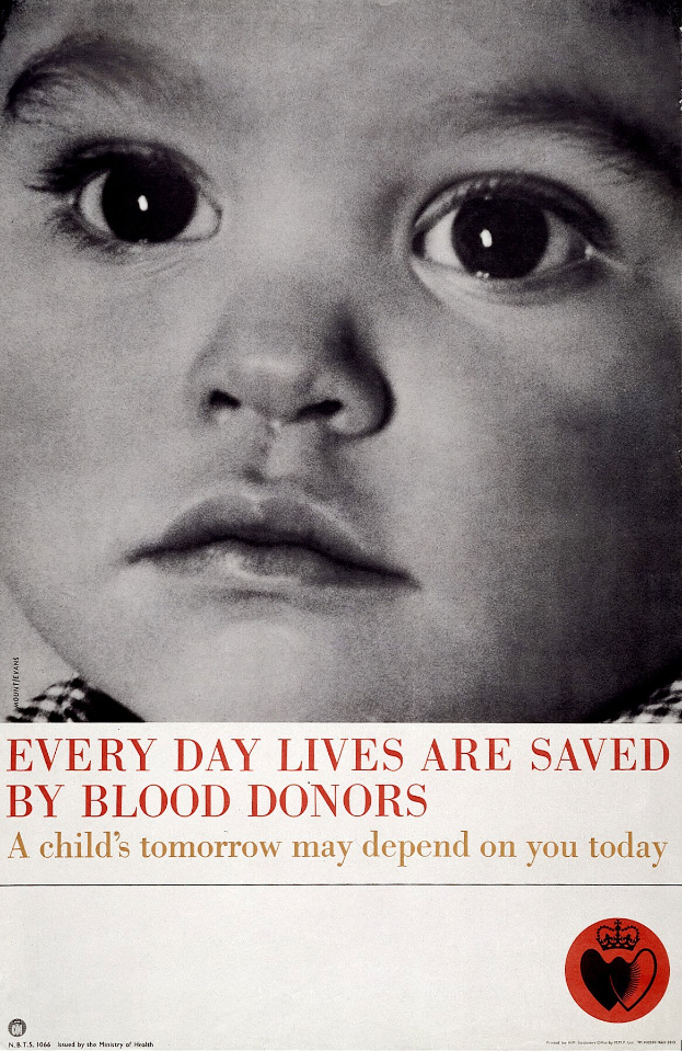 Plakat mit einem Kindergesicht in der Mitte, umgeben von fettem schwarzem Text, der "Jeden Tag rettet Blutspender Leben" vermittelt.