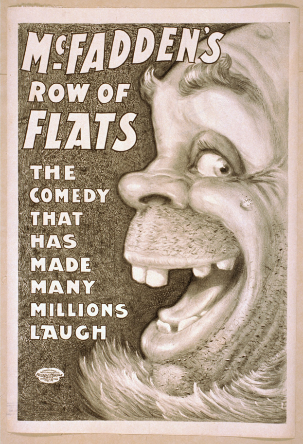 Ein Plakat mit einer Person mit breitem Grinsen, wilden Haaren und einem hellgelben Hintergrund, mit dem Text "McFadden's Row of Flats: Die Comedy, die viele Millionen zum Lachen gebracht hat" darauf.