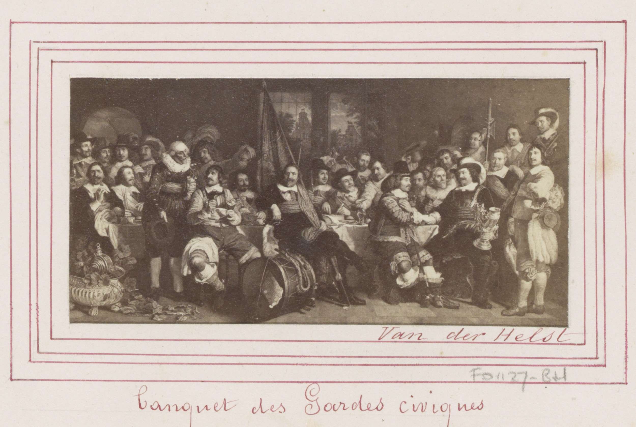 Lebendige Versammlung von Menschen in traditioneller Kleidung um einen Tisch mit Gegenständen, mit dem Text "Banquet des Soroles Civiques" unten.