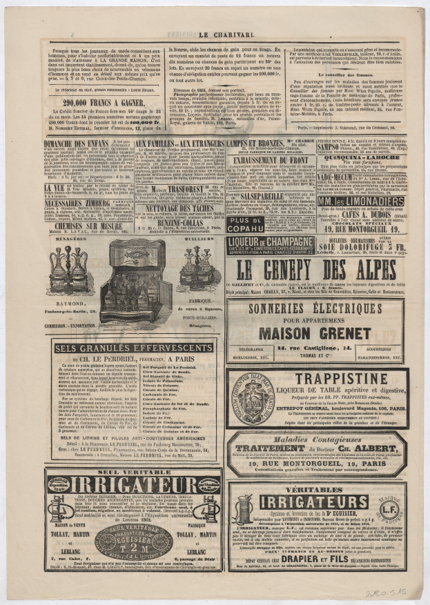 Alte Zeitung mit Text und Bildern auf einer Oberfläche.