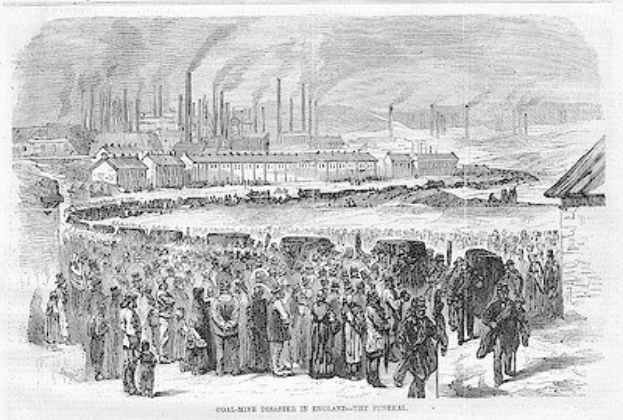 Schwarze und weiße Zeichnung einer Gruppe von Menschen, die vor einer Fabrik mit Häusern und Rauch aus Schornsteinen stehen, mit Text unten: "Kohlebergbau-Katastrophe in England das Ende."