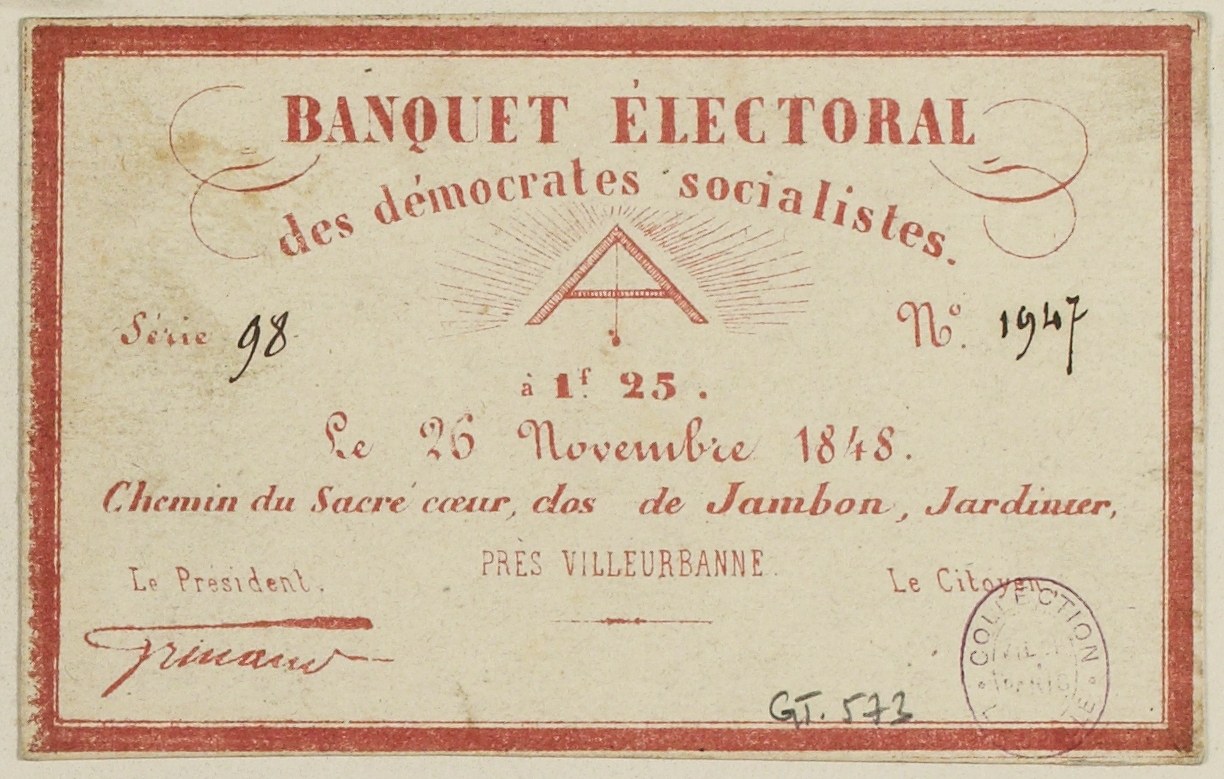 Alter Umschlag mit rotem Rand, der ein Siegel und den Text 'Banquet Electoral des Democrats Socialists' trägt.