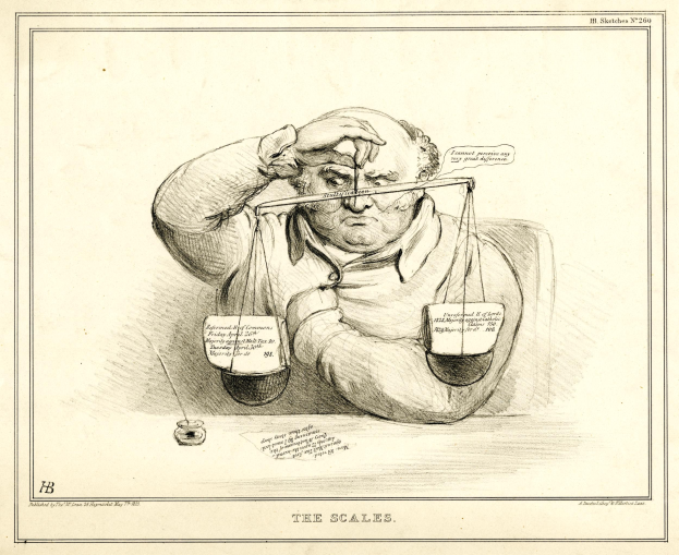 Ein Anwalt sitzt an einem Schreibtisch mit einer Waage, trägt einen Anzug und sieht entschlossen aus, während er Dokumente durchsieht.