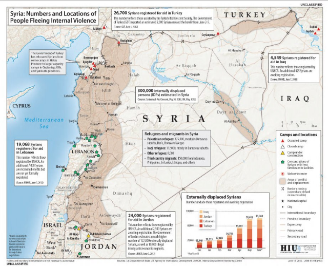 Ein Plakat mit einer Karte von Syrien und Daten zu internal vertriebenen Menschen aufgrund von Gewalt, begleitet von Text und Diagrammen.