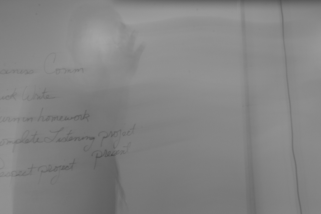 Ein Blatt Papier mit Schrift darauf.