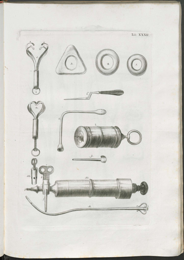 Ein aufgeschlagenes Buch auf einer flachen Oberfläche, das eine detaillierte Zeichnung verschiedener medizinischer Instrumente zeigt.